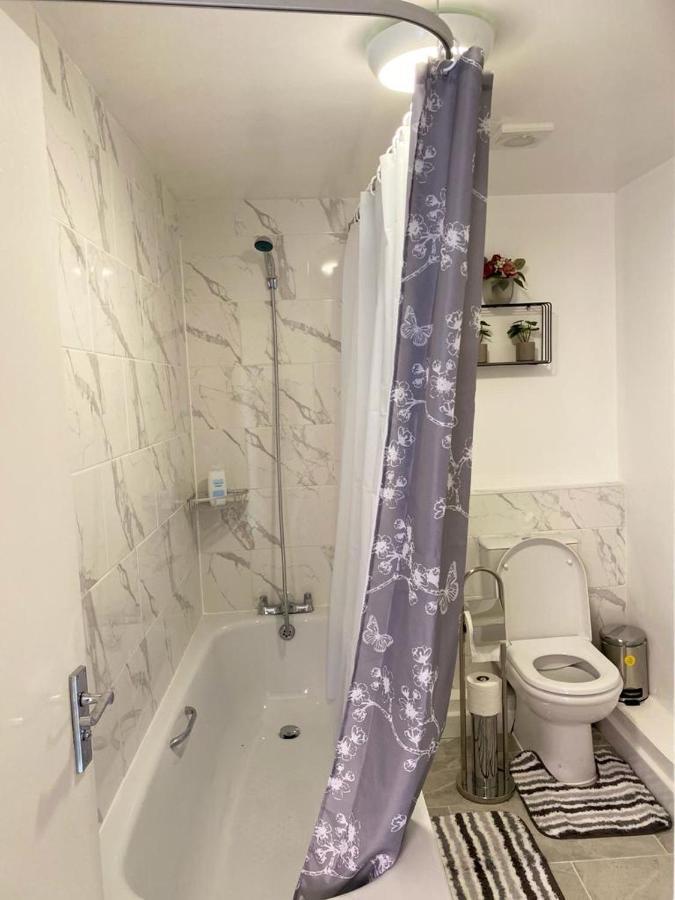 Excellent And Amazing Apartment With Private Parking Gillingham (Kent) Exterior foto