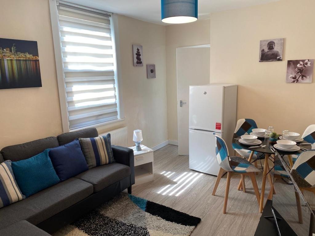 Excellent And Amazing Apartment With Private Parking Gillingham (Kent) Exterior foto