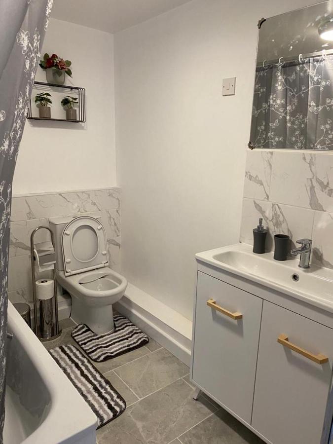 Excellent And Amazing Apartment With Private Parking Gillingham (Kent) Exterior foto